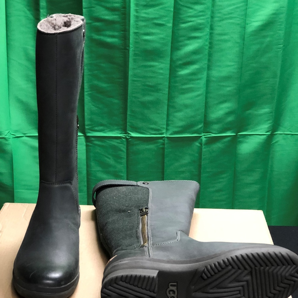 UGG Boots - Picture 4 of 5